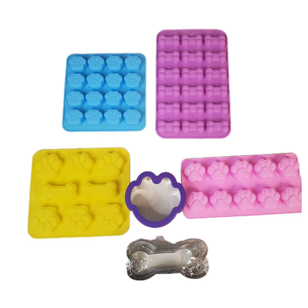 Set Of 8 Dog Baking Supplies,  4 Silicone Molds 4 Cookie Biscuit Cutters - NEW